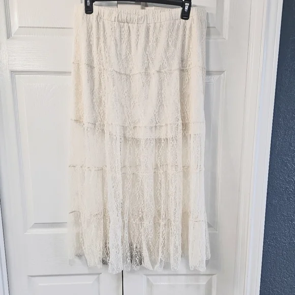 NWT And Now This (Macy's) Pull-on Tiered Lace Maxi Skirt XL Cream - Picture 4 of 8